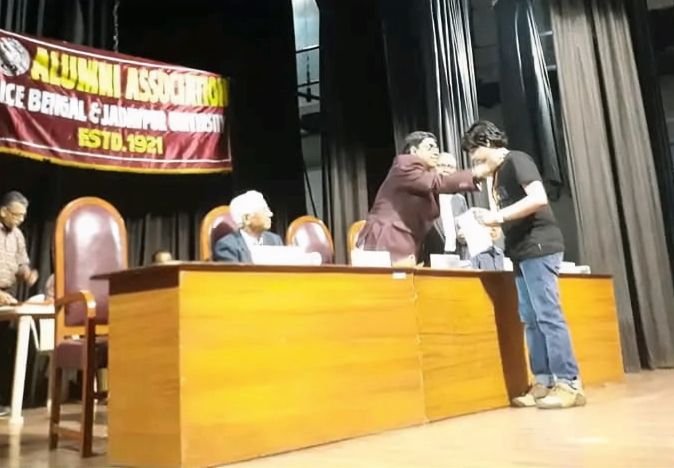 Abhigyan Guha receives Gold Medal in Jadavpur University.